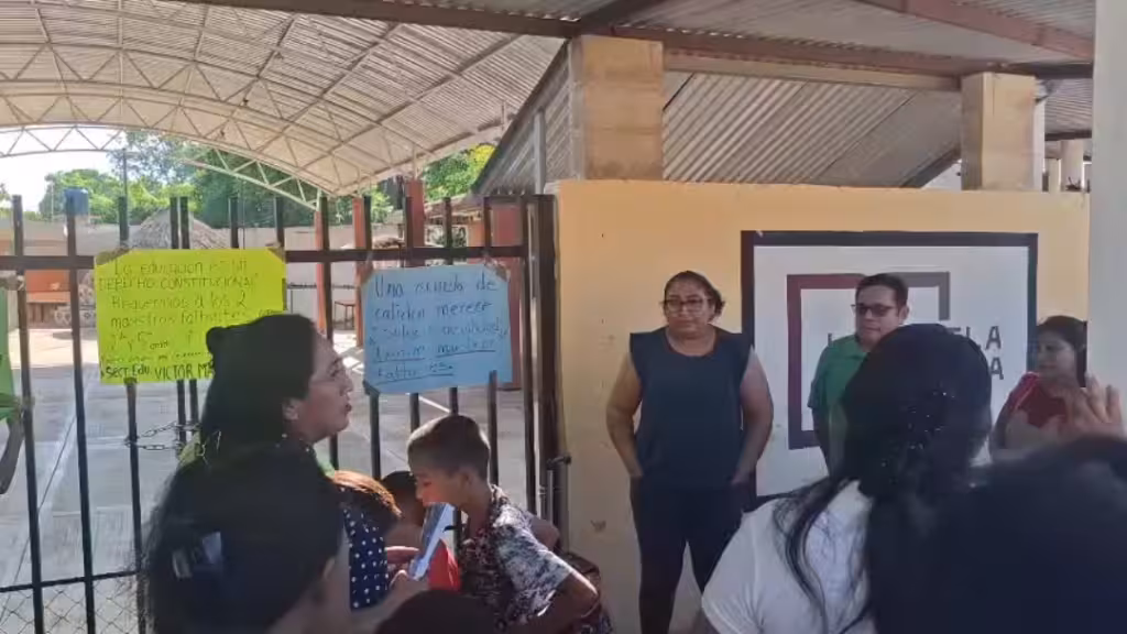 Protesta en Pomuch por falta de maestros en primaria Emiliano Zapata ...