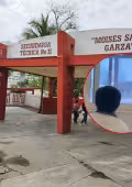 Pánico en secundaria de Cancún: Ex alumno ingresa con cuchillo y pirotecnia