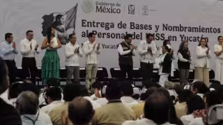 Entregan bases y nombramientos al personal IMSS en Yucatán