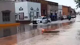 Lluvia refresca Dzitbalché, pero complica tránsito en calles bajas