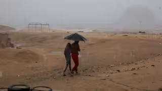 La Secretaría de Marina reportó el cierre de puertos en Michoacán, Guerrero, Colima y Jalisco por el Huracán Simón, que podría alcanzar categoría 3 en las próximas horas.