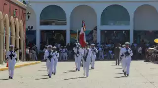En Champotón, el desfile partió del parque de La Bandera hasta la plaza Ángel Castillo Lanz.