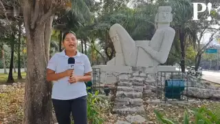 El Chac Mool, conocido como el "Gran Jaguar Rojo", es una impresionante escultura monumental ubicada en el kilómetro 1 de la zona hotelera de Cancún