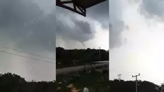 Fenómeno meteorológico causa asombro y afectaciones leves en ranchería