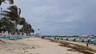 Surada frena actividades náuticas en Puerto Morelos; visitantes evitan los tours por el clima