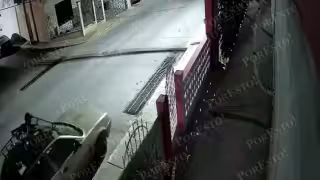 Delincuentes roban vehículo estacionado en avenida Álvaro Obregón