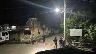 Mujer sufre probable infarto cerebral cuando platicaba con su esposo en su vivienda en Valladolid