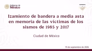 A las 7:19 horas, Sheinbaum realizó el izamiento de la Bandera a media asta como parte del homenaje a quienes perdieron la vida en los terremotos de 1985 y 2017