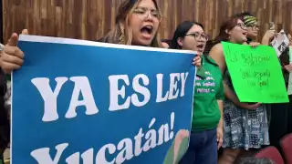 Esta decisión ha generado aplausos y protestas dentro y fuera del recinto legislativo