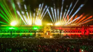 Vive la fiesta de la Independencia desde el Zócalo de la CDMX 2025.