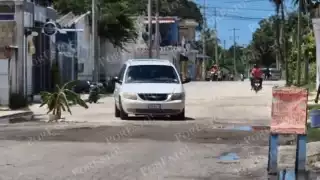 Reclaman atención a calles deterioradas en Los Manguitos; temen inundaciones y accidentes