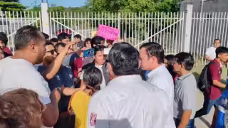“No me enseñas, me humillas”: protesta estudiantil en Campeche