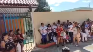 La manifestación busca presionar a las autoridades del estado para que acudan a brindar una solución definitiva.