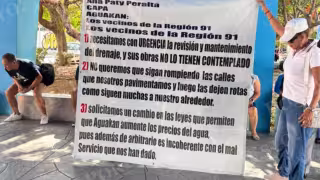 Durante la protesta, los inconformes cerraron por unos minutos un carril de la avenida Yaxchilán