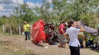 Mototaxi fue impactado por una unidad pesada en carretera Campeche–Mérida.