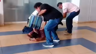 Pánico en una plaza de Mérida por un hombre agresivo