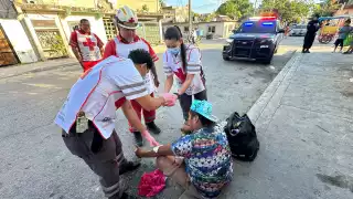 Paramédicos otorgaron apoyo a las lesiones del sujeto.