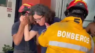 Elevador sufre falla y deja atrapados a huéspedes de un condominio en Playa del Carmen