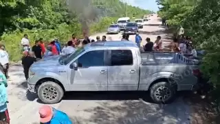 Por deficiencia en servicios públicos habitantes realizaron bloqueos en la entrada y salida de Mahahual