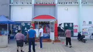 Sacrilegio en el mercado: por segunda vez roban ofrendas del nicho de la Virgen