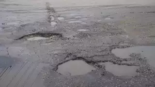 Acusan al Ayuntamiento de Campeche de usar material deficiente para bacheo