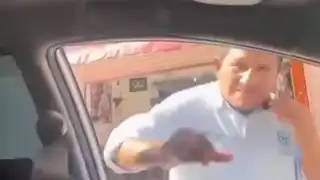 Exhiben a taxista por agredir a un conductor en Playa del Carmen