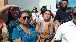 Vecinos exhiben escrituras y frenan presunto despojo en iglesia de Campeche