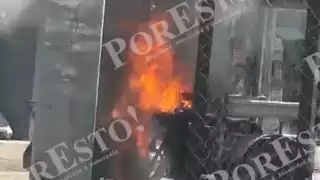 Susto en la colonia Centro: mototaxi se incendia por corto circuito