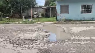 Vecinos del Tajonal exigen atención a calles deterioradas y falta de drenaje en Champotón