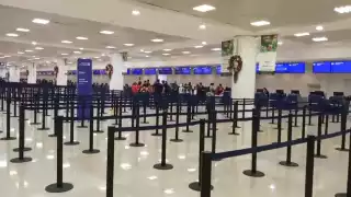 El Aeropuerto Internacional de Cancún reporta una caída de del 3.5 por ciento en la transportación de pasajeros nacionales e internacionales, lo que significa la pérdida de 979,189 pasajeros de enero a noviembre de este año en comparación con el 2024.