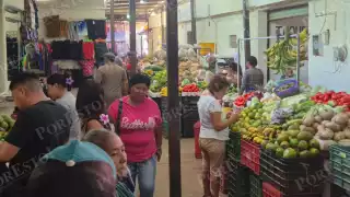 Aumenta la movilidad comercial en Champotón por festejos de Año Nuevo.