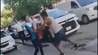 ¡Lucharán a dos de tres caídas, sin límite de tiempo! Captan a dos “viene, viene” peleando en el Ado de Cancún