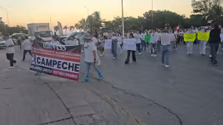 Esta marcha representa la tercera jornada de protestas del personal de salud en la capital campechana.