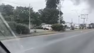 Deshuesadero de autos se incendió en la avenida López Portillo de Cancún