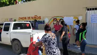 Padres protestan de nuevo en kínder de Ciudad del Carmen por cambio de profesora