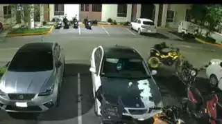 Captan a dos sujetos robando una motocicleta en el fraccionamiento El Edén de Playa del Carmen