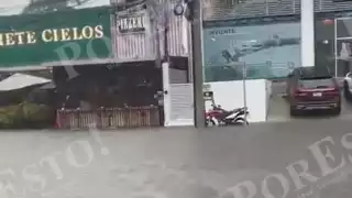 Cancún “bajo el agua": Fuertes lluvias inundan principales avenidas de la ciudad