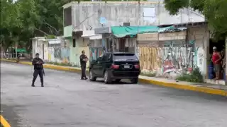 Localizan dentro de una camioneta BMW el cuerpo de una persona sin vida en Cancún