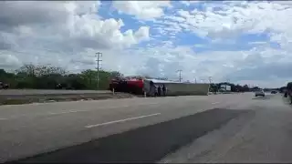 La Guardia Nacional y la Secretaría de Marina aseguran la zona para evitar rapiña