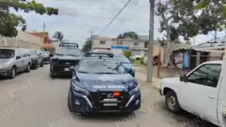 Hombre agrede a una mujer con arma blanca en Cancún; vecinos intervienen y terminan lesionados