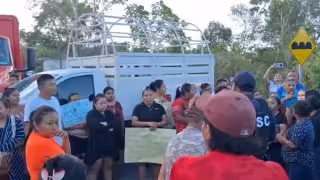 Madres de familia exigieron la construcción del domo y aulas para mejorar las condiciones de los estudiantes