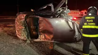 Volcadura en la carretera federal 307 deja tres lesionados, entre ellos dos menores