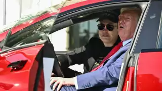 Trump evalúa vender o regalar su Tesla de apoyo a Elon Musk tras disputa pública