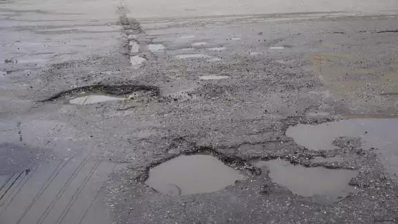 Aseguró que gran parte de las calles de las colonias parece que sufrieron un ‘bombardeo’ Aseguró que gran parte de las calles de las colonias parece que sufrieron un ‘bombardeo’