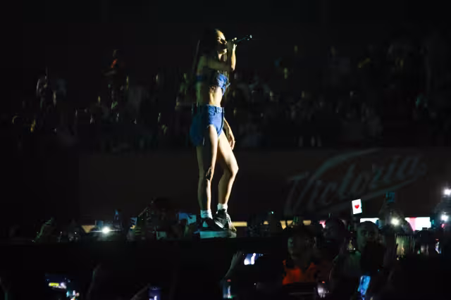 Inna se presenta en el tercer día de la Feria de Yucatán.