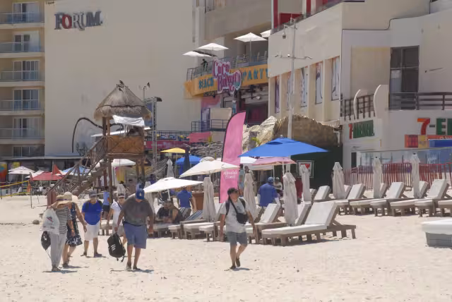 El fraude se llevaba a cabo mediante llamadas en inglés y con información obtenida en complicidad con empleados de complejos turísticos