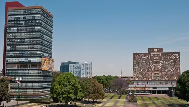 Ante la reciente ola de mensajes y publicaciones falsas en redes sociales, la UNAM exhortó a su comunidad a no difundir ni compartir información que no haya sido verificada