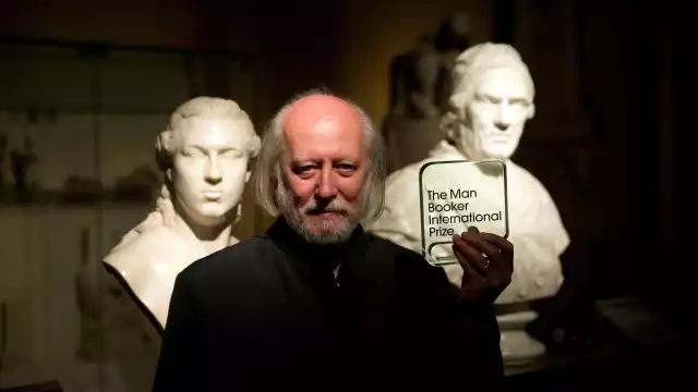 Lázló Krasznahorkai, nacido en Gyula, Hungría, en 1954, es considerado uno de los grandes narradores de Europa Central