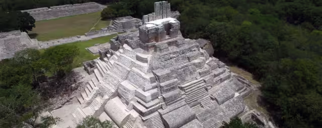 Descubierta en 1906 y hecha pública en 1927, Edzná ya era conocida por su arquitectura monumental