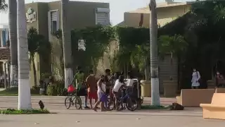 Algunos adultos envían a sus hijos a las calles de Cozumel en busca de dinero, arriesgándolos al COVID y otros peligros